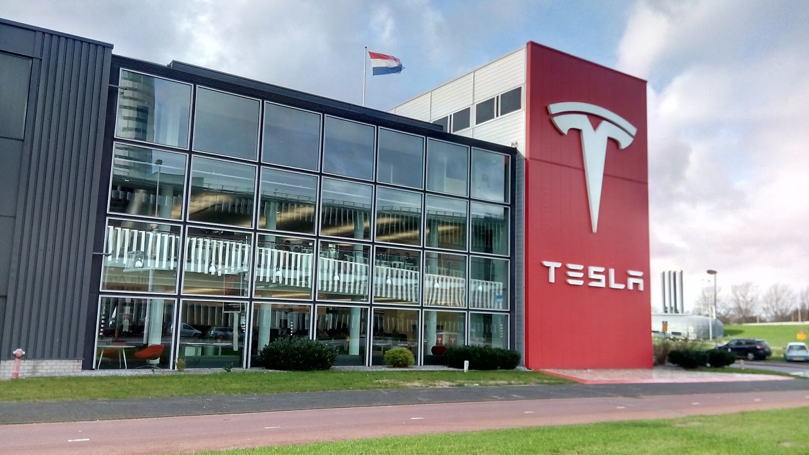 Tesla Dogecoin ile Ödeme Yöntemlerini Test Ediyor