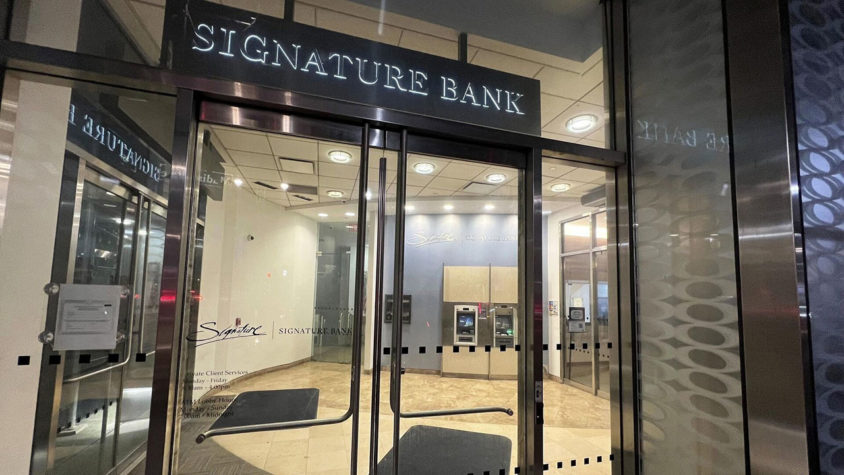 fdic signature bankin kredi portfoyunun satis surecini baslatti