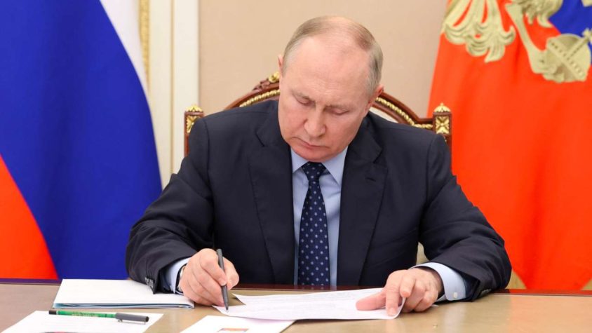 Putin dijital ruble yasasini imzaladi444
